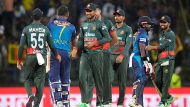 Bangladesh and Sri Lankan players shaking hands after the match