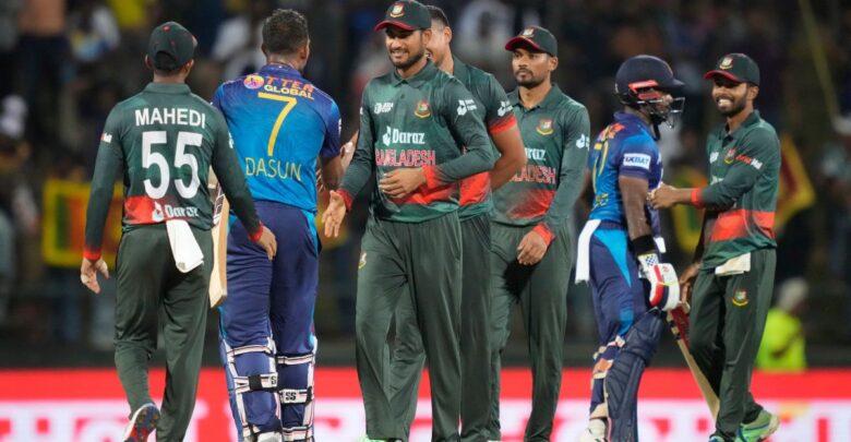 Bangladesh and Sri Lankan players shaking hands after the match