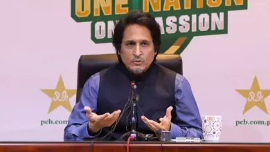 Ramiz Raja looking concerned during a cricket match