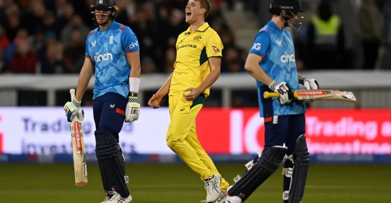 Cameron Green leaving the field due to back injury during Australia’s England tour