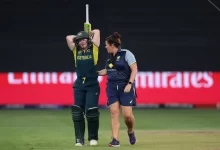 Alyssa Healy leaves the field after suffering a hamstring injury during the Women's T20 World Cup 2024.