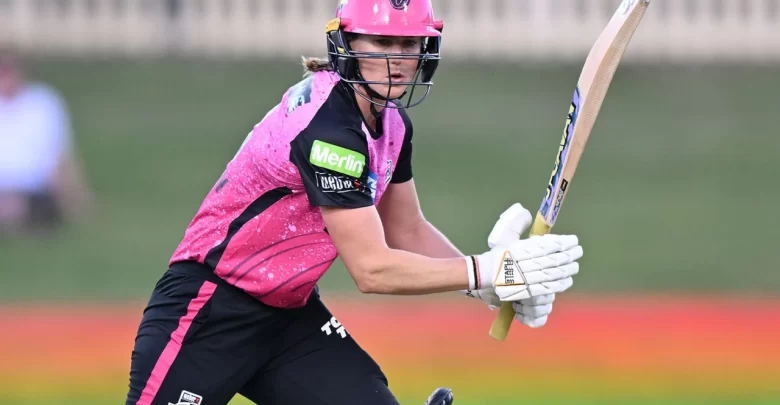 Ellyse Perry scores 86 off 62 balls leading Sydney Sixers to victory