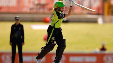 Heather Knight hits an unbeaten 59 to lead Sydney Thunder to a 19-run victory over Brisbane Heat in WBBL 2024.