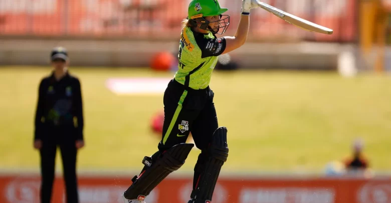 Heather Knight hits an unbeaten 59 to lead Sydney Thunder to a 19-run victory over Brisbane Heat in WBBL 2024.