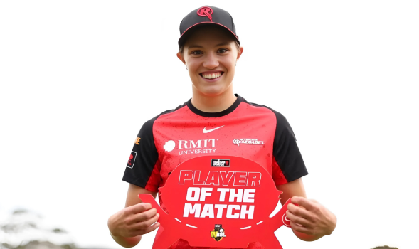 Charis Bekker bowls a tight spell to help Renegades secure derby win