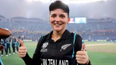 Amelia Kerr posing with the ICC Women’s Cricketer of the Year 2024 trophy.