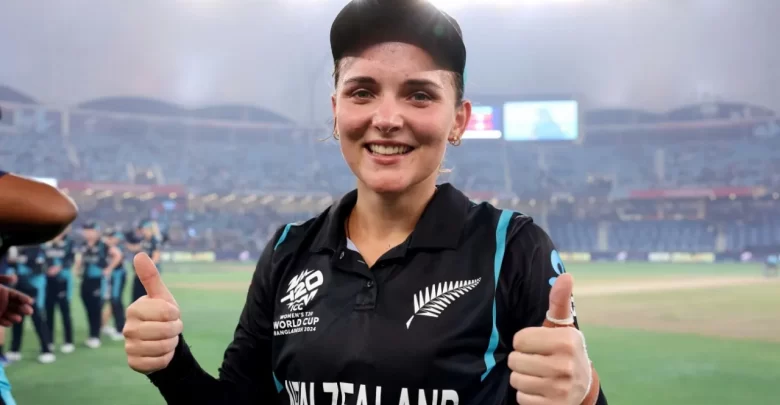 Amelia Kerr posing with the ICC Women’s Cricketer of the Year 2024 trophy.