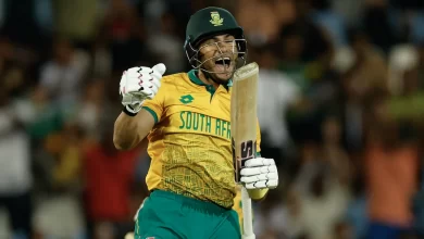 Reeza Hendricks celebrates his half-century at Newlands during SA20 2024.