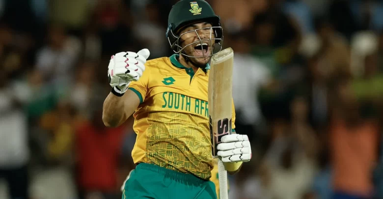 Reeza Hendricks celebrates his half-century at Newlands during SA20 2024.