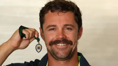 Travis Head receiving the Allan Border Medal at the 2025 Australian Cricket Awards