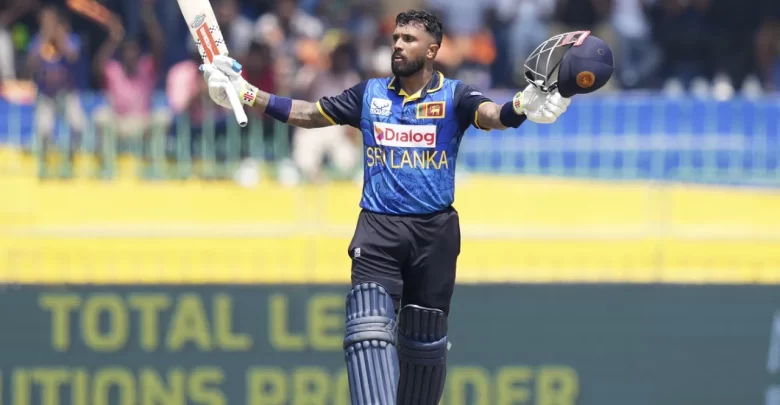 Kusal Mendis celebrates his century against Australia in the 2nd ODI.