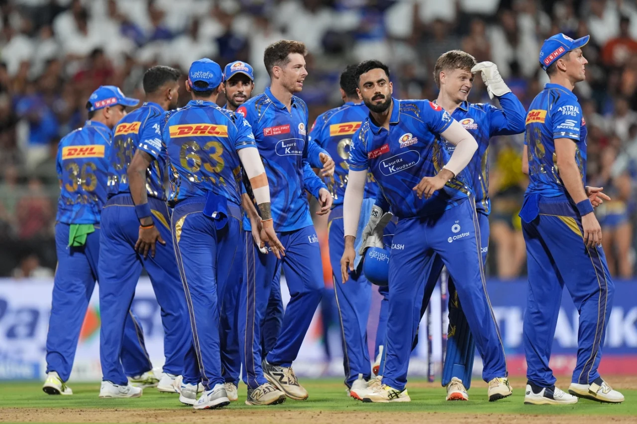 mitchell santner celebrates with teammates after dismissing sameer rizvi during match-winning spell vs delhi capitals