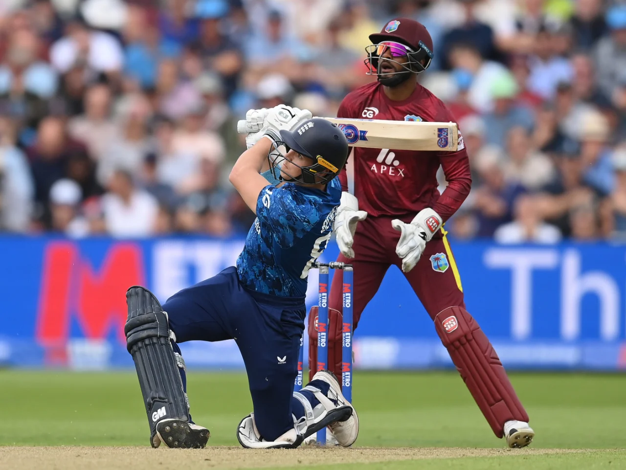 Jacob Bethell’s Power Finish Helps England Cross 400