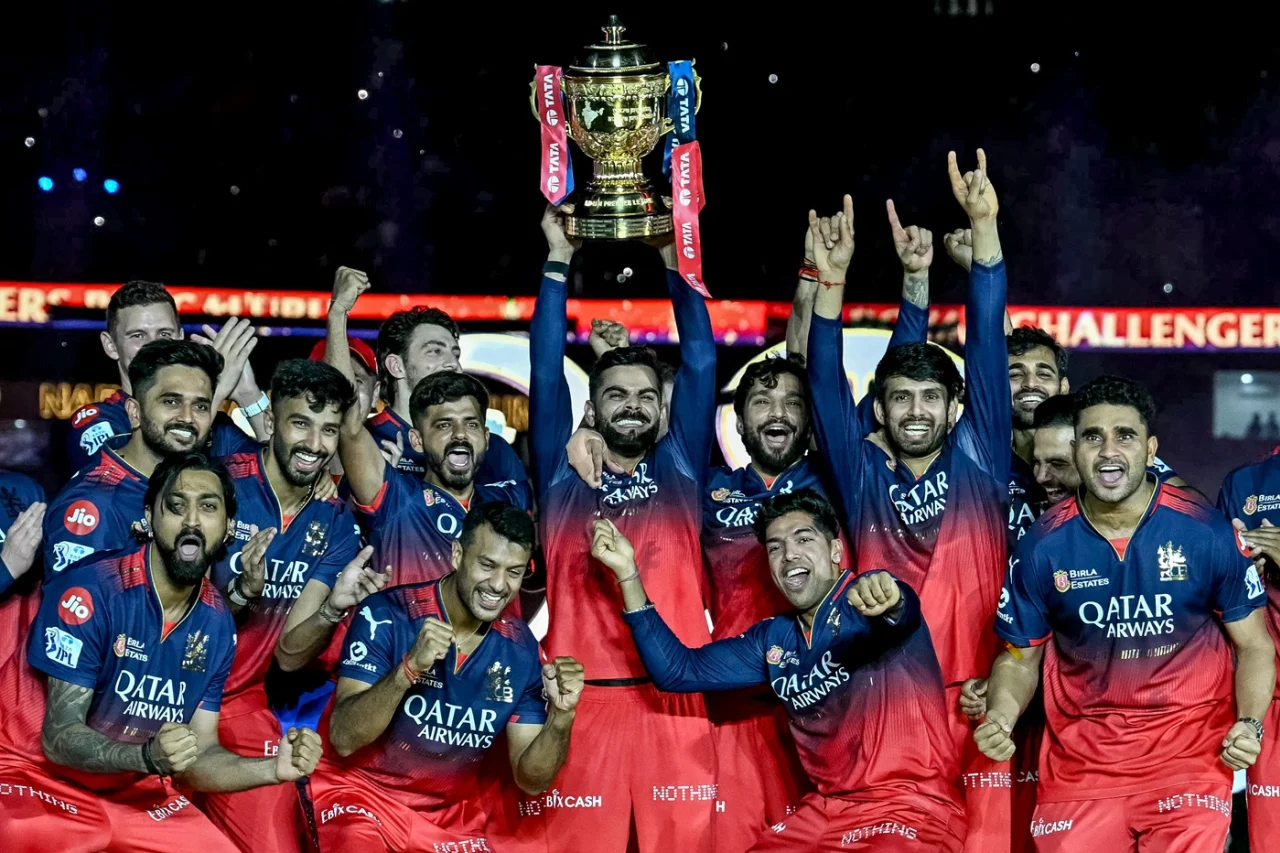 आरसीबी ने आईपीएल 2025 फाइनल जीतकर पहली बार ट्रॉफी अपने नाम की