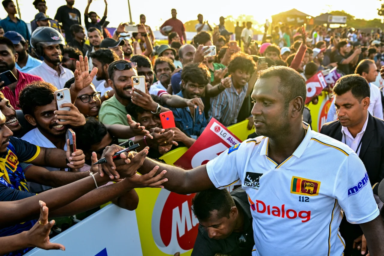 angelo mathews receives farewell during his final test match