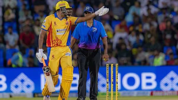 ravichandran ashwin shows dissent after lbw decision in tnpl 2025 match