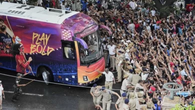 crowd stampede outside chinnaswamy stadium during rcb victory parade
