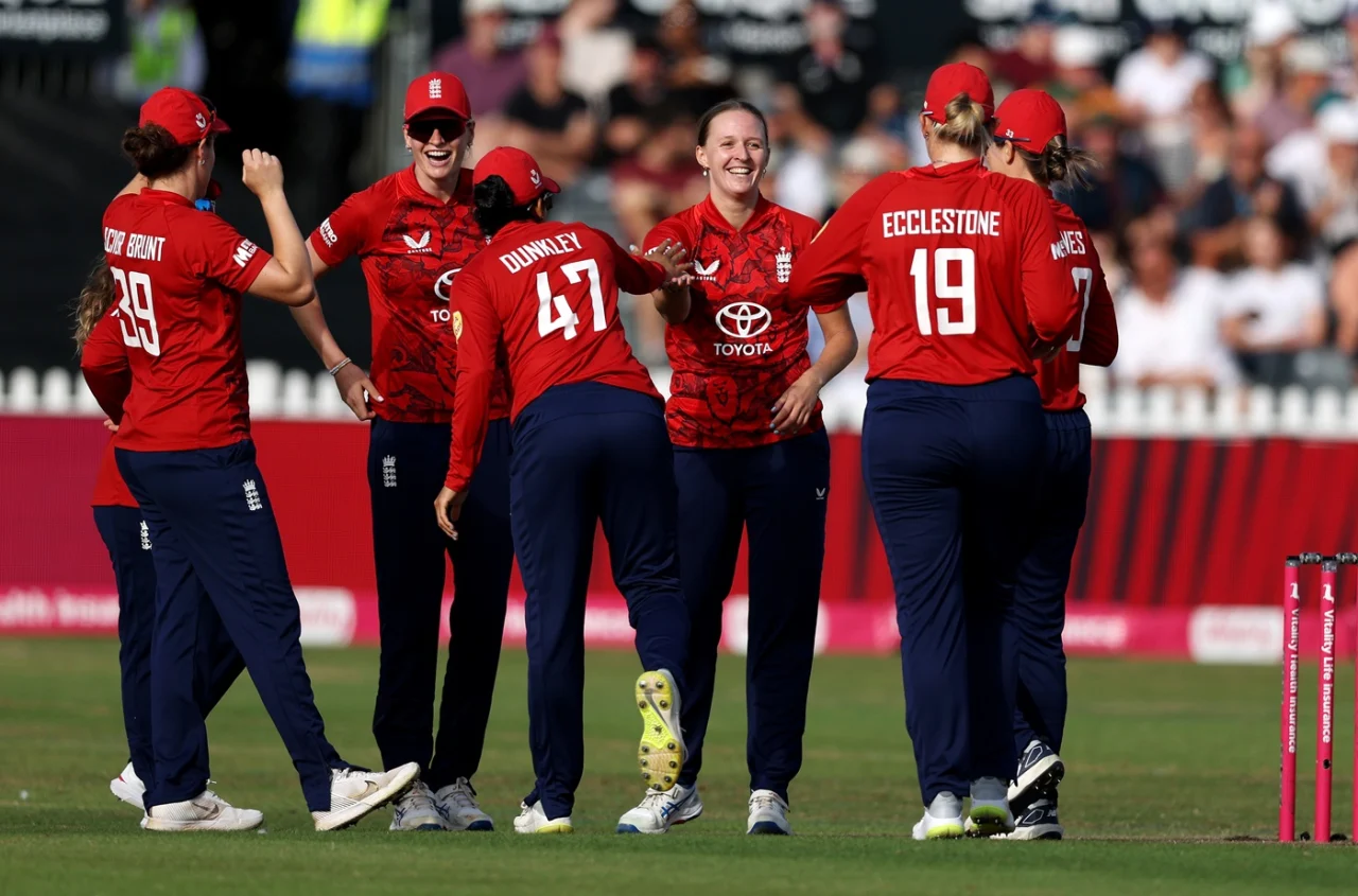 lauren filer celebrates key wickets against india in third t20i