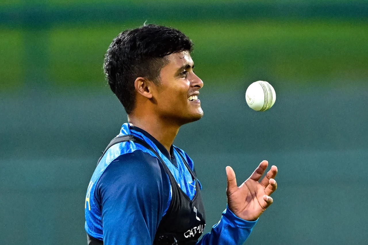 jeffrey vandersay replaces wanindu hasaranga in sri lanka squad for bangladesh t20is