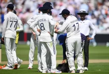rishabh pant holds injured finger during lord's test