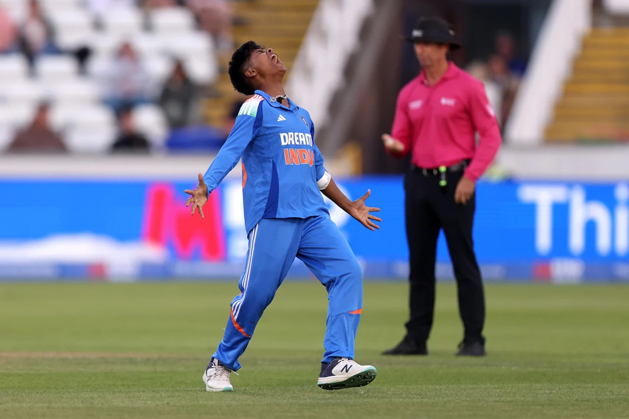 harmanpreet kaur celebrates her century in third odi against england