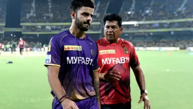 chandrakant pandit celebrates kkr’s ipl 2024 victory with team